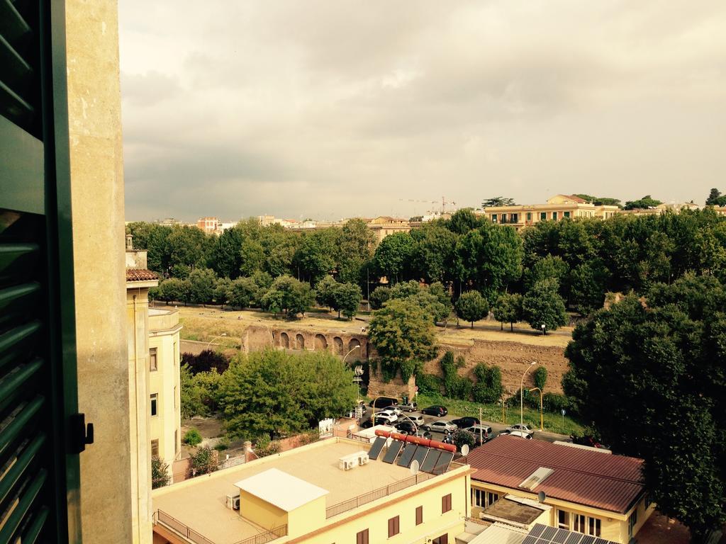 Urban Pine Rooms Roma Oda fotoğraf